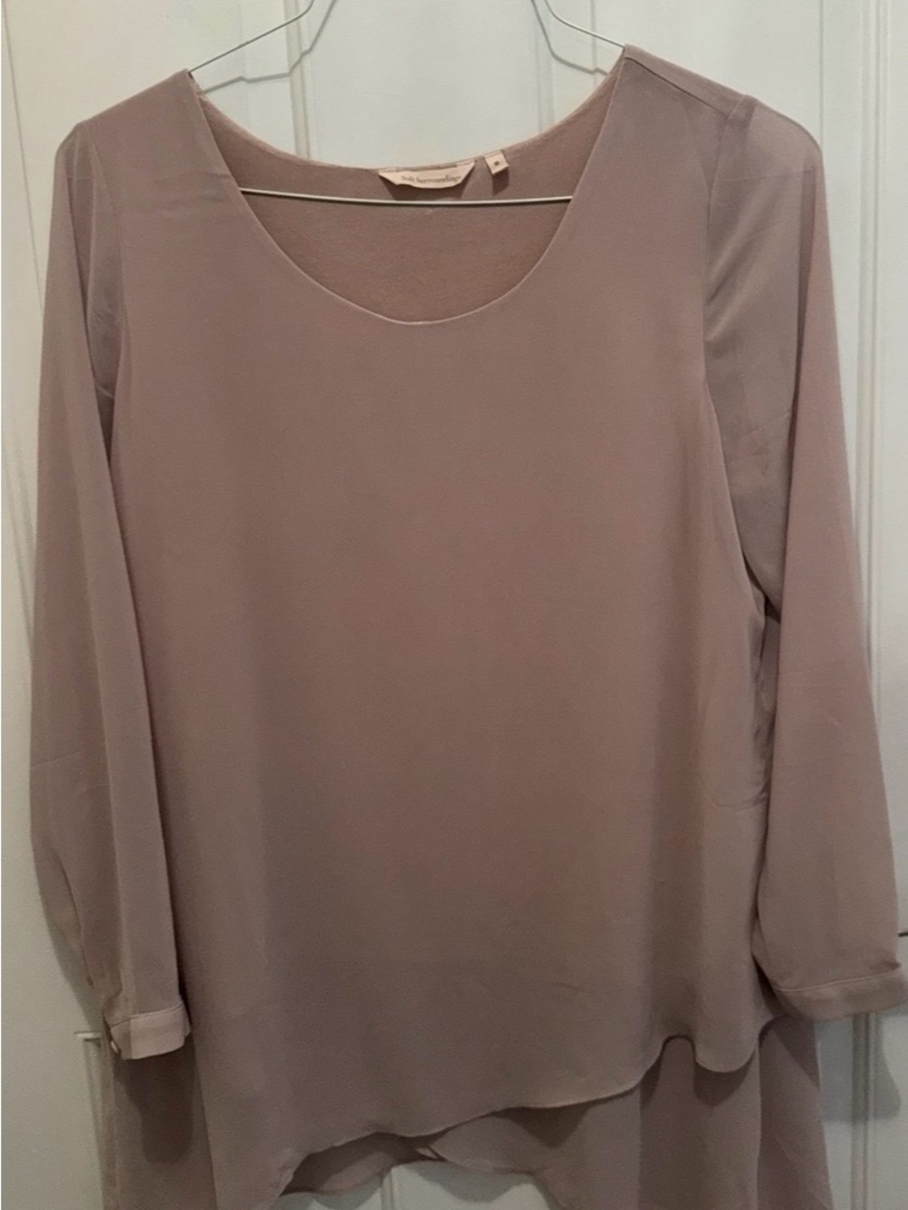 Relaxed Scoop Neck Long Sleeve Tunic in Taupe-Medium